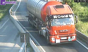 În imaginea surprinsă  de camerele video  se vede că în cabină  se afla şi o a doua persoană jpeg