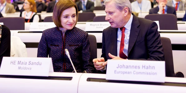 Maia Sandu Johannes Hahn FOTO Facebook jpg
