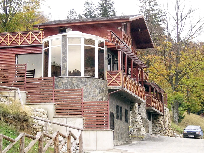 Aceasta este impresionanta vilă din Azuga a fostului ministru