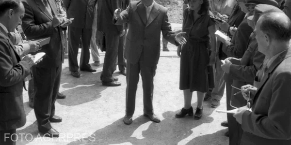 calarasi ceausescu pe santierul de la casa poporului foto agerpres