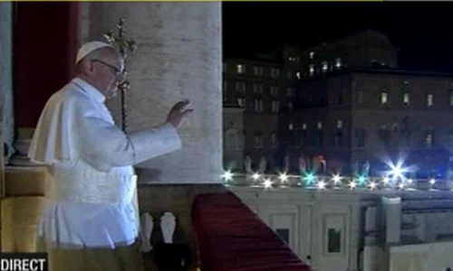 Papa Francisc a salutat mulţimea în momentul anunţului alegerii sale  jpeg