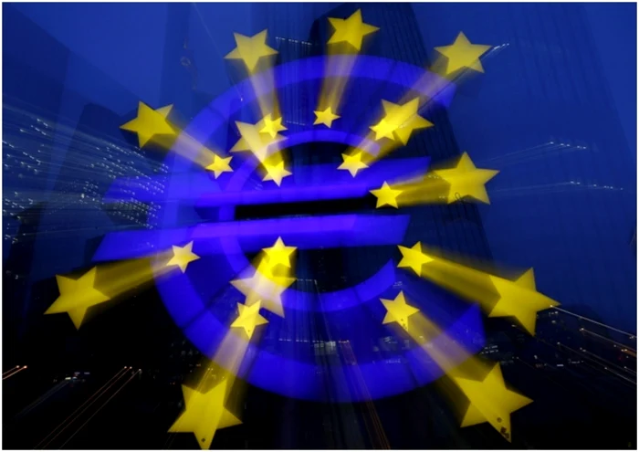 Steluțele din steagul UE peste simbolul monedei euro