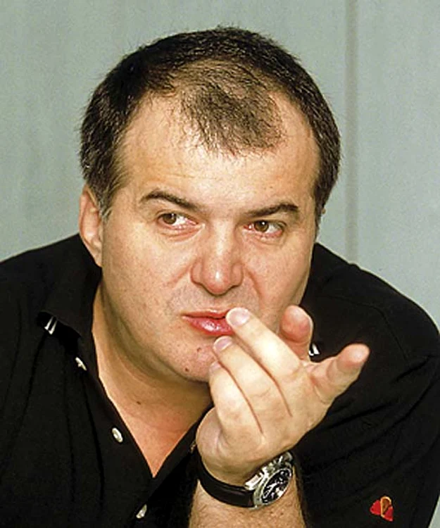 Acum o săptămână, Bebe Cotimanis ne-a vorbit despre munca lui la «Românii au talent» (PRO TV), iar luni a fost înlocuit cu Florin Călinescu