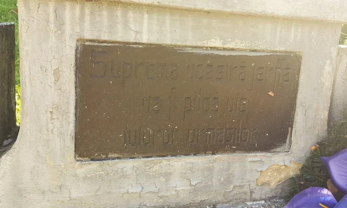 «Monumentele Marelui Război»: Cripta și monumentul eroilor din Vatra Moldoviței, județul Suceava / FOTO jpeg