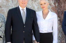 Prințesa Charlene și Prințul Albert Adăpost animale7 jpg