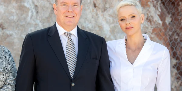 Prințesa Charlene și Prințul Albert Adăpost animale7 jpg