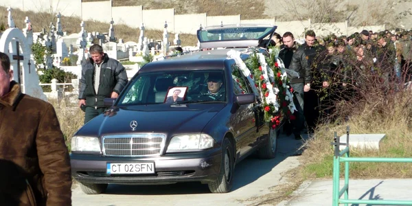 Apropiaţii au fost alături de Gabriela pe ultimul ei drum