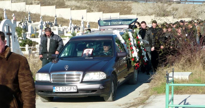 Apropiaţii au fost alături de Gabriela pe ultimul ei drum
