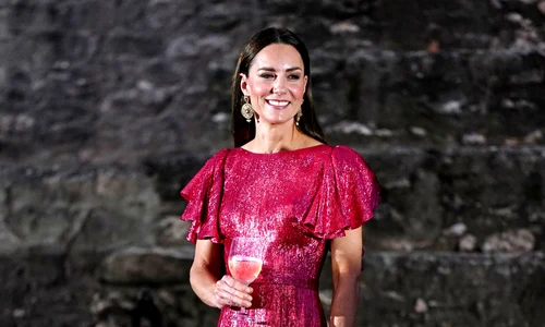 Kate Middleton rochie sclipitoare roz GettyImages 1239405429 jpg