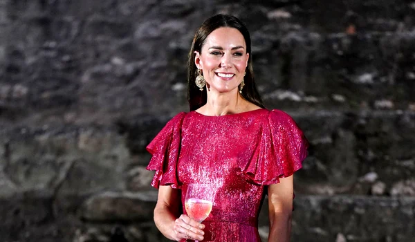 Kate Middleton rochie sclipitoare roz GettyImages 1239405429 jpg