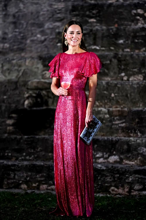 Kate Middleton rochie sclipitoare roz GettyImages 1239405429 jpg