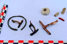 Piese de podoabă, descoperite de arheologi într-un cimitir al dacilor liberi, în apropiere de Târgu Neamț (© Facebook / Vasile Diaconu - archaeologist)