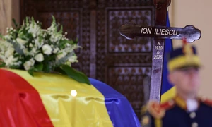 Sicriul cu trupul neînsuflețit al fostului președinte Ion Iliescu a fost depus la Palatul Cotroceni. FOTO Inquam Photos / Octav Ganea
