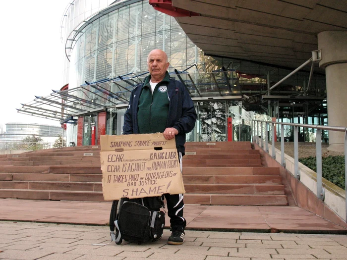 Viorel Ciubuc, în faţa sediului CEDO