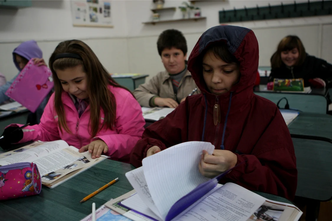 Frig si afară, frig şi-n şcoli!