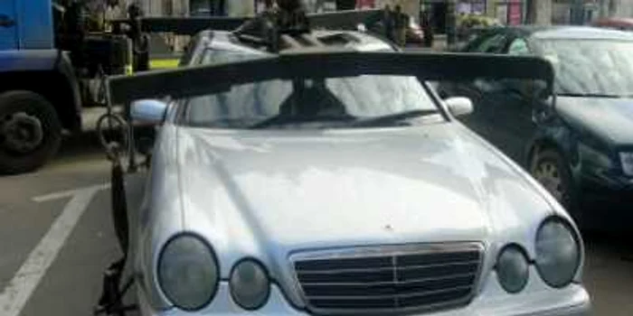 Botoşani: Mercedes distrus de angajaţii firmei Hi Speed Recovery (GALERIE FOTO)