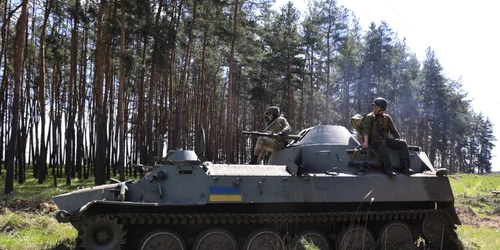 Soldati ucrainieni participa la un antrenament înainte de a fi trimisi pe linia frontului în apropiere de Harkov Ucraina FOTO EPA-EFE