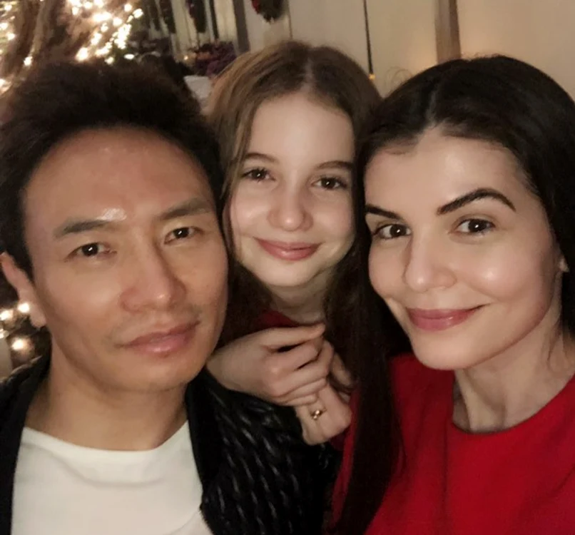 Irina Columbeanu s-a integrat perfect în noua familie. E fericită că e cu mama ei și se înțlege perfect și cu Mr. Pink