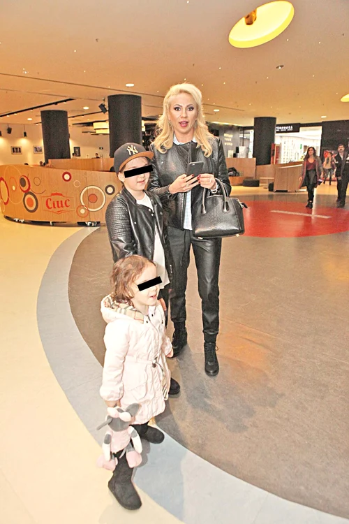 Mezina Indira Maria (8 ani), dintr-o relație cu un avocat, și Mayra sunt „comorile” fostei prezentatoare tv