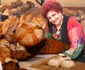 Elena Merișoreanu prepară pâine de casă 