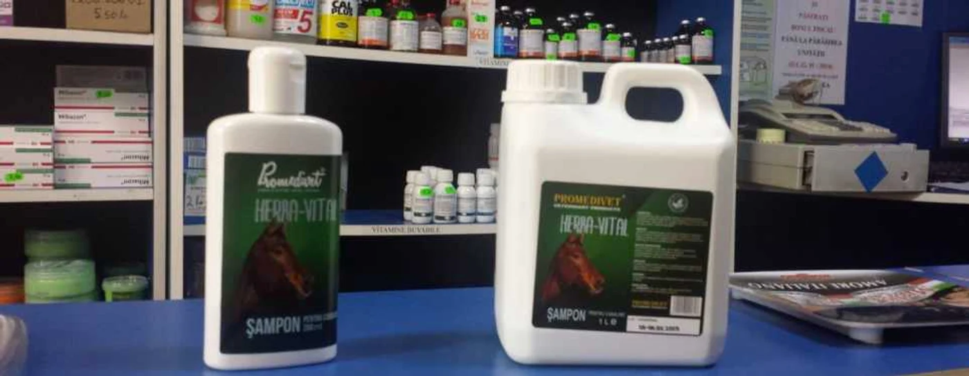 Şamponul pentru cai la vânzare într-o farmacie veterinară din centrul Severinului FOTO Alexandra Georgescu