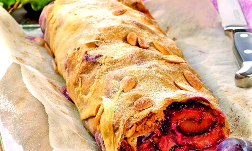 strudel cu prune jpeg
