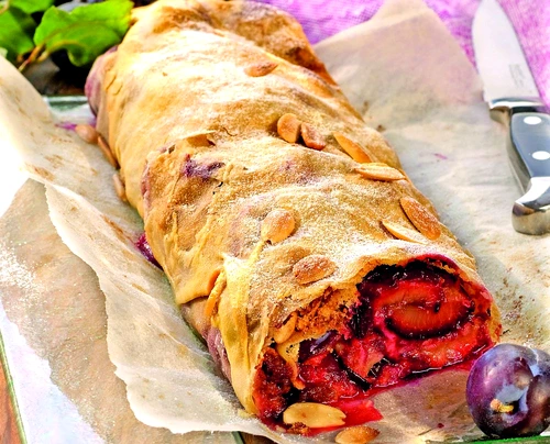 strudel cu prune jpeg
