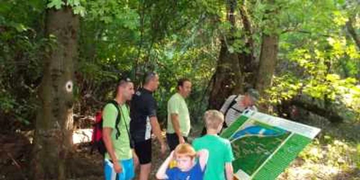 Primii turiști care au parcurs traseul