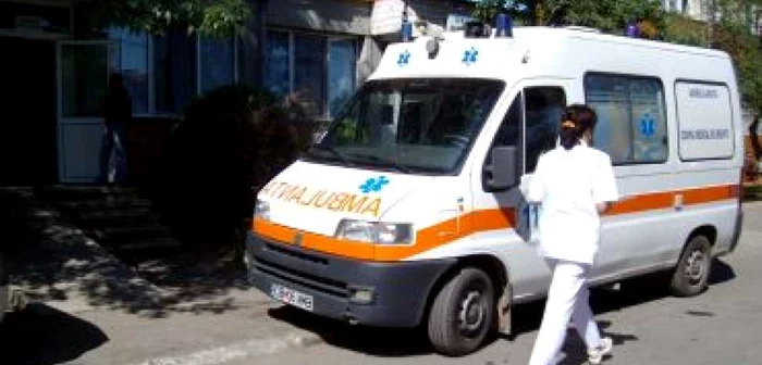 Târgovişte: Un mopedist şi-a pierdut viaţa după ce a intrat într-un parapet