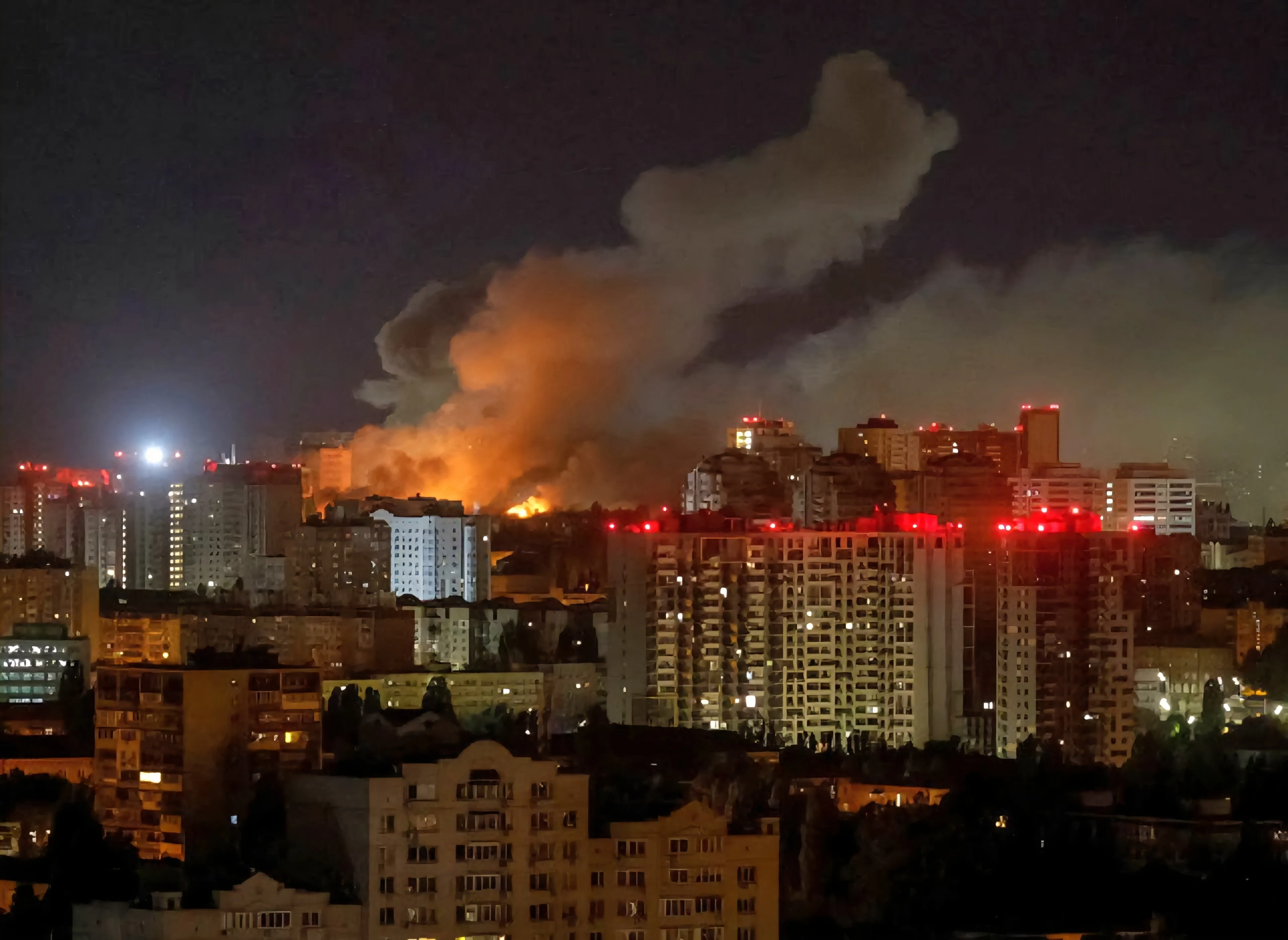 Rusia a lansat unul dintre cele mai ample atacuri cu rachete balistice asupra Ucrainei. Kievul, ținta principală. Un tren de pasageri din Zaporojie, lovit de o dronă