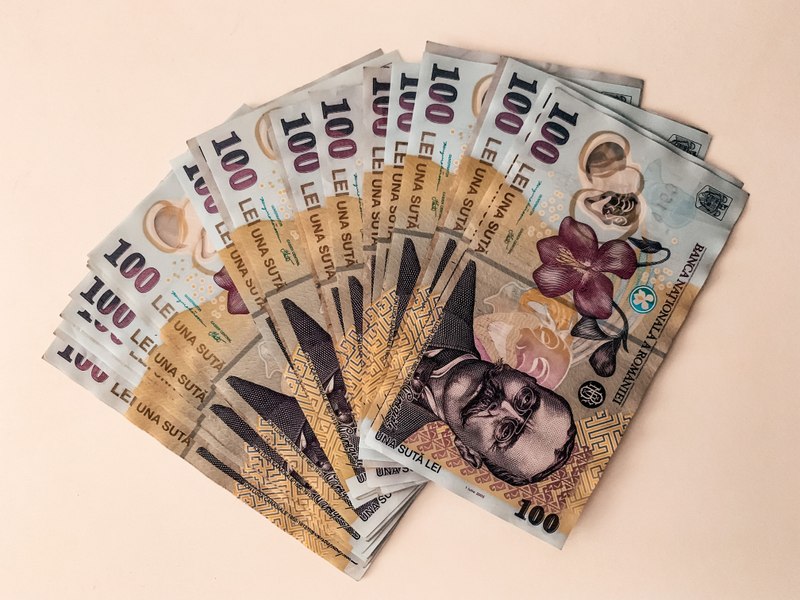 Pensiile recalculate greșit îi pot costa scump pe cei care au primit bani în plus 500.000 de oameni, în situația de a fi executați silit