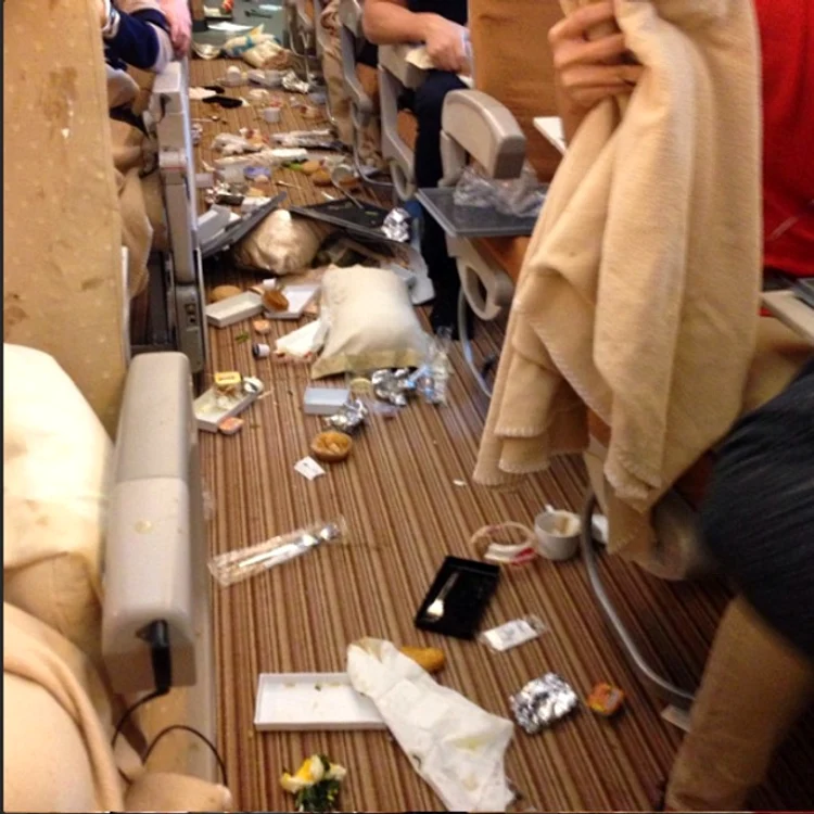 Turbulenţe au făcut ca avionul să piardă subit în altitudine (Instagram)