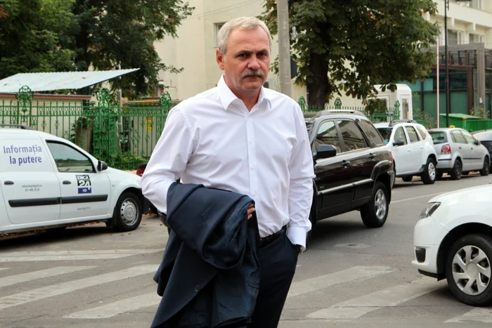 Liviu Dragnea ascunde, deocamdată, doar o singură mână sub sacou Foto: Eduard Enea