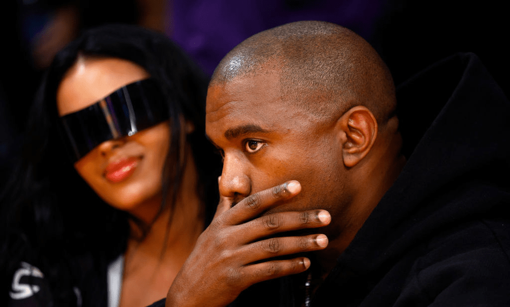Din culisele Yeezy, brandul lui Kanye West: inspirație nazistă, concedieri fără previz și „haos pur“