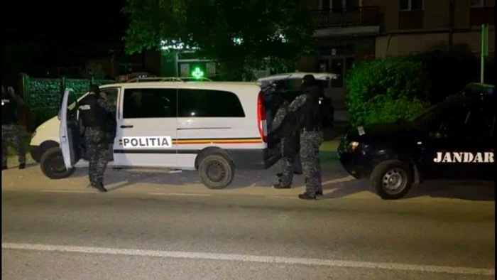 Evadatul a fost căutat ore întregi de zeci de poliţişti şi jandarmii  FOTO/ Ana Popescu