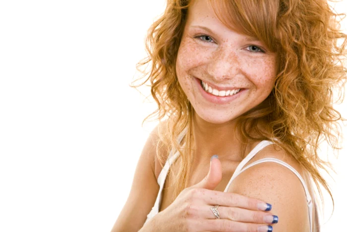 Foloseşte doar o lingură de ulei de măsline pe zi, de preferat în salate, sau masează-ţi pielea cu el, seara.www.clicksanatate.ro