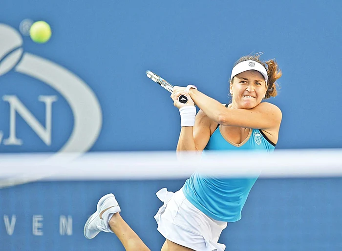 Alexandra Dulgheru speră să o învingă pe Ana BogdanFoto Click!