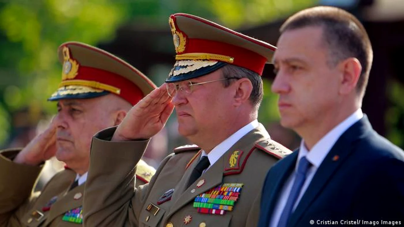 Generalul Nicolae Ciucă (în centrul imaginii)