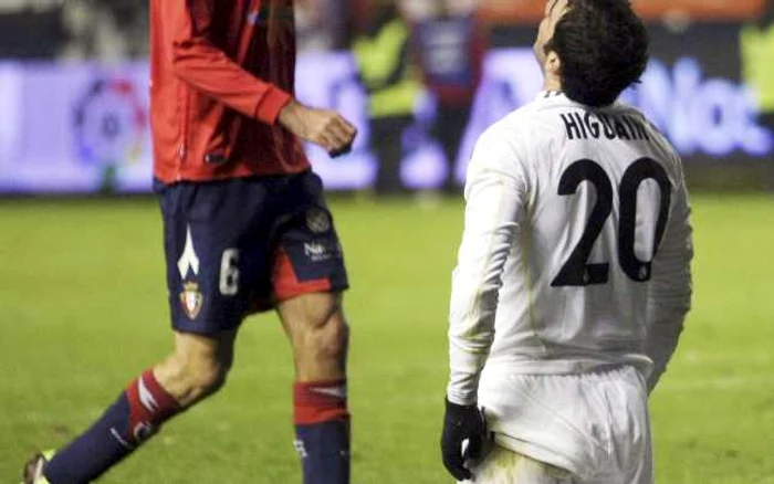 Higuain (dreapta) nu a mai putut marca