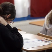 Elevă la examen - simulare evaluarea nationala - subiecte FOTO Inquam / George Călin