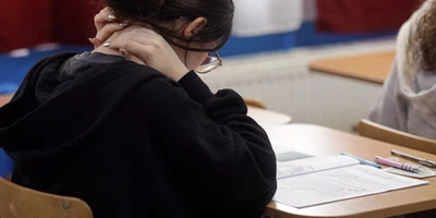 Elevă la examen - simulare evaluarea nationala - subiecte FOTO Inquam / George Călin