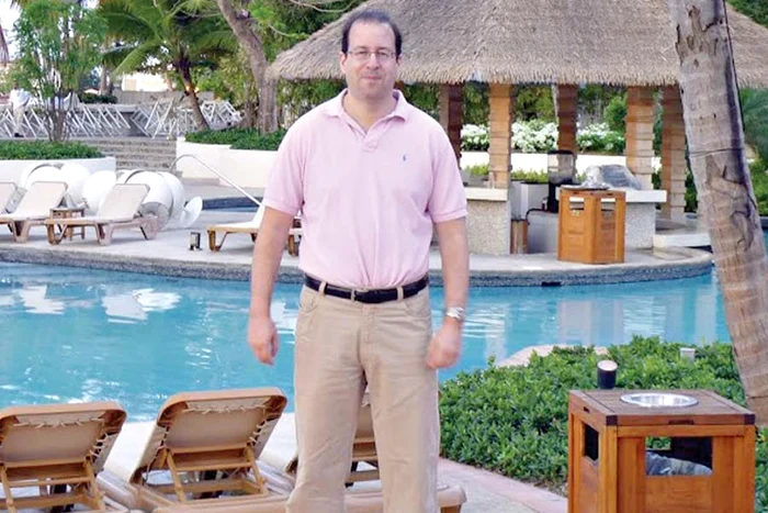 “Eu la piscina  hotelului  de 5 stele  Astoria”