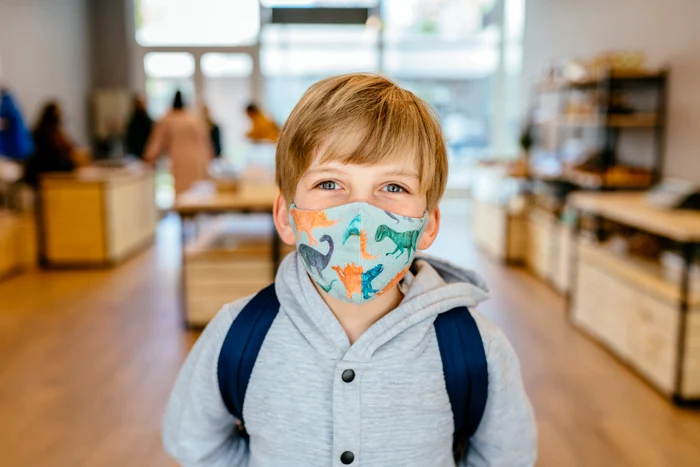 
    Elevii care refuză să poarte mască vor fi scoși din clasă  