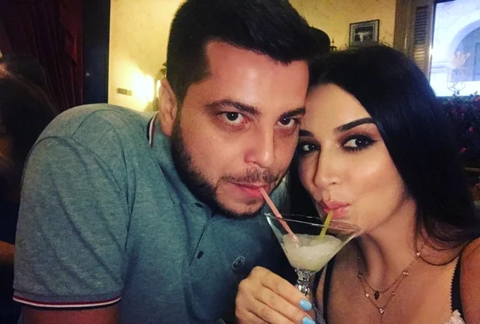 Corina și Honorius Prigoană, sorbind din același pahar  FOTO Facebook
