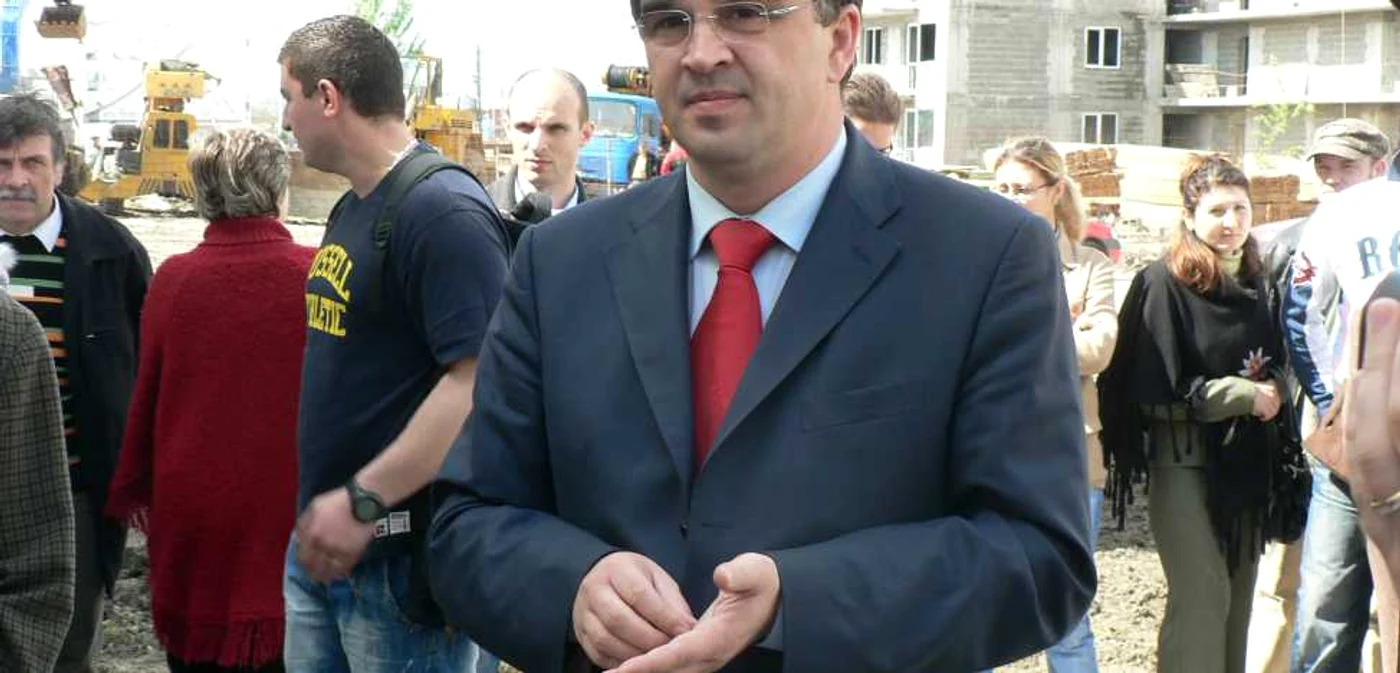 Oprişan din nou în mijlocul scandalurilor.