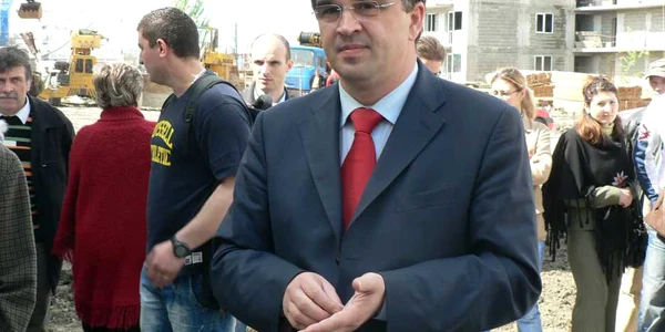 Oprişan din nou în mijlocul scandalurilor.