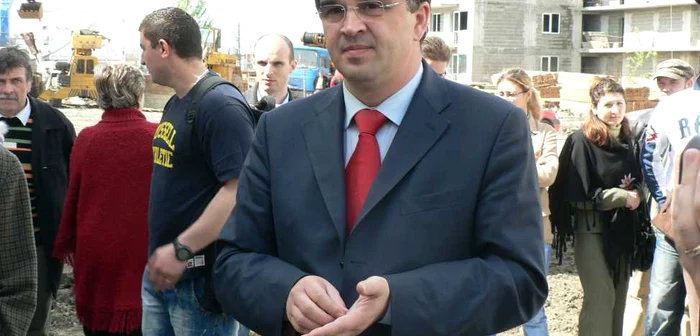 Oprişan din nou în mijlocul scandalurilor.
