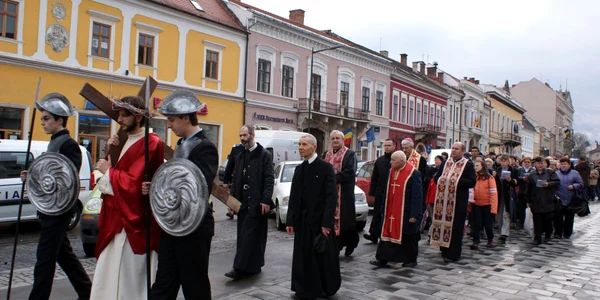 Procesiunea "Drumul Crucii" a avut loc pe bulevardul Eroilor