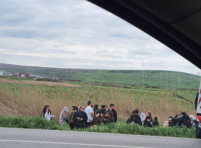Autocar cu zeci de copii, implicat într-un accident rutier la Iași. A fost activat Planul Roșu de Intervenție