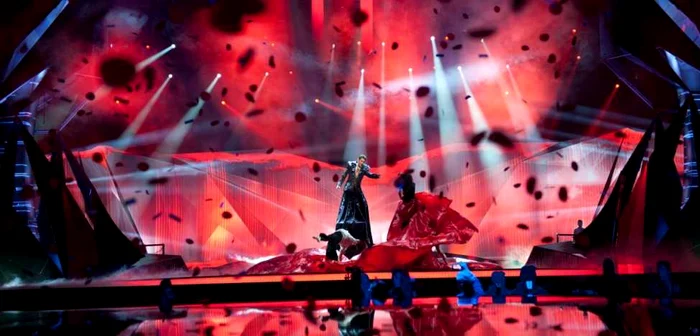 Cezar Ouatu îşi arată o altă faţă pe scena de la Malmo. Fotografii eurovision.tv/ Facebook Cezar The Voice